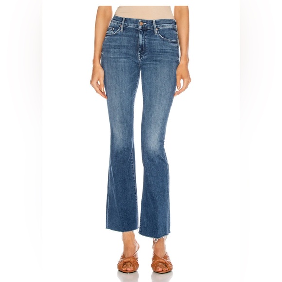Mother the weekend fray flare jeans in groovin’ wash size 25